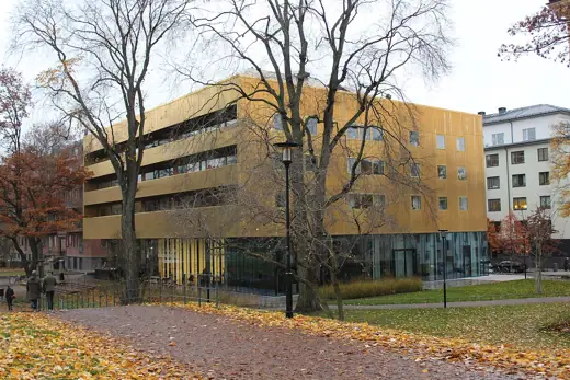 Photo 3: Exterior