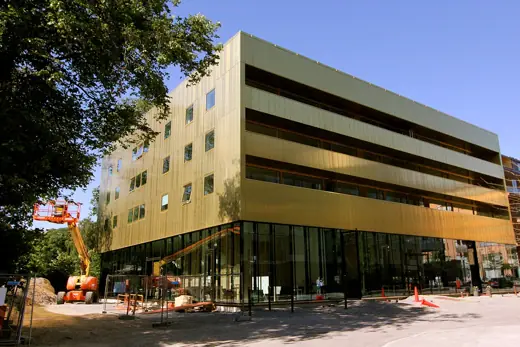 Photo 4: Exterior