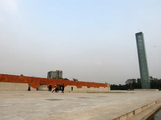 Photo 6: Context · Plaza over the Museum of Independence at Suhrawardy Udyan, Dhaka