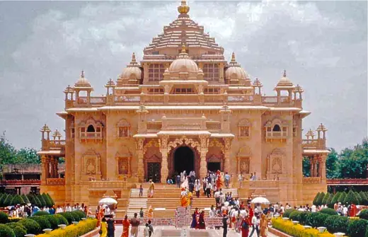 Photo 1: Exterior · This is Image of Akshardham (Gandhinagar)