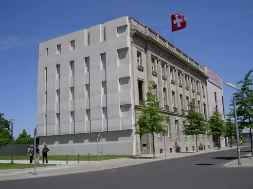 Photo 2: Exterior