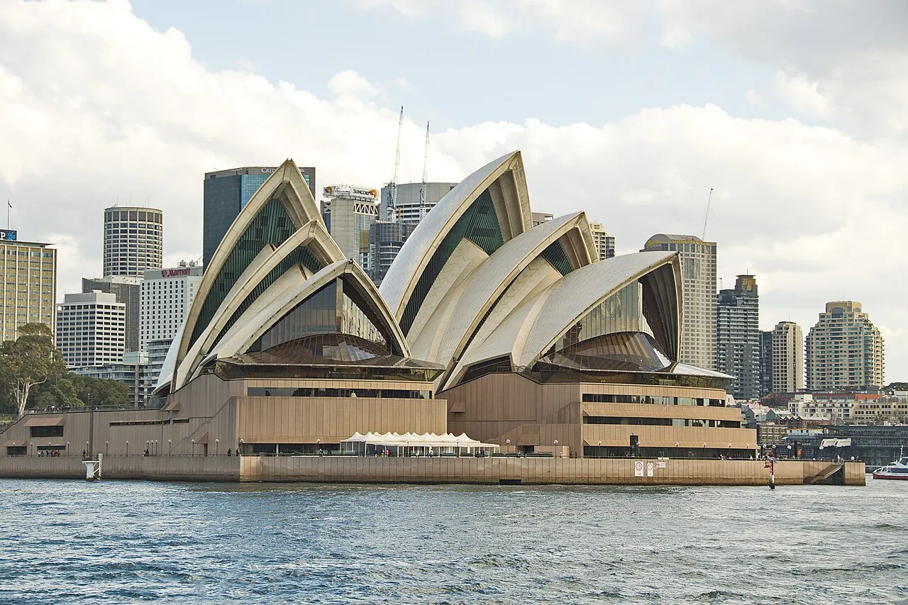 Sydney Opera House: Exterior · This is a photo of a cultural heritage monument of Australia with id: 105738