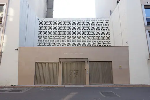 Photo 1: Exterior