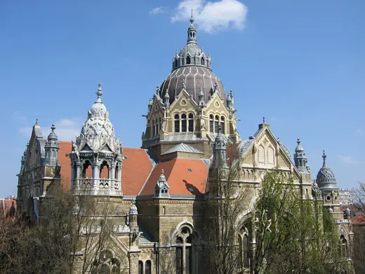 Photo 1: Exterior