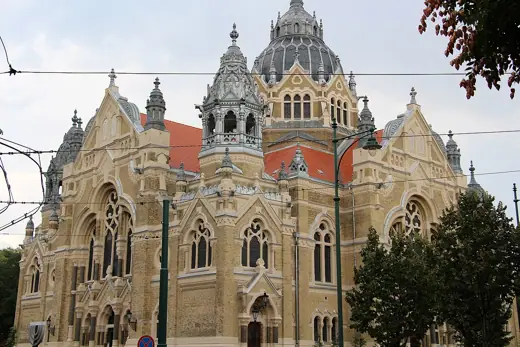 Photo 2: Exterior