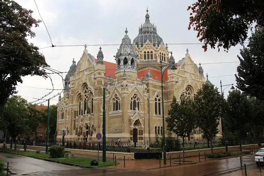 Photo 3: Exterior