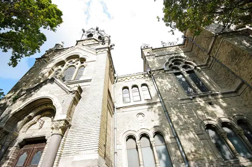 Photo 4: Exterior