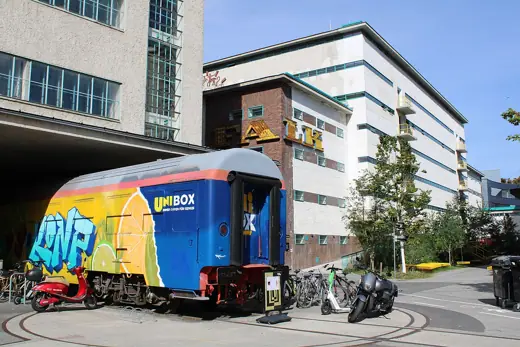 Photo 2: Exterior