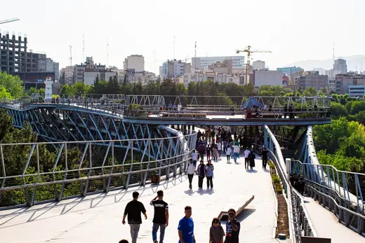 Photo 2: Exterior · Le pont Tabiat à Téhéran