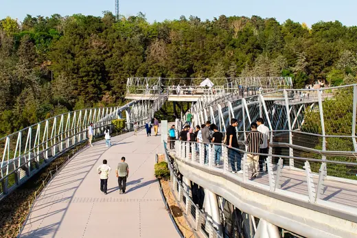 Photo 3: Exterior · Le pont Tabiat à Téhéran