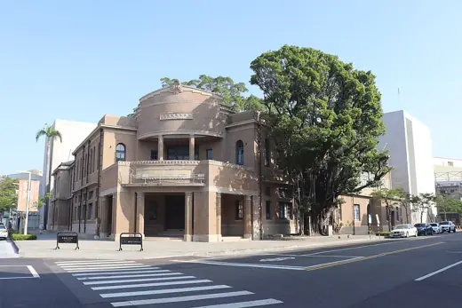 Photo 5: Exterior