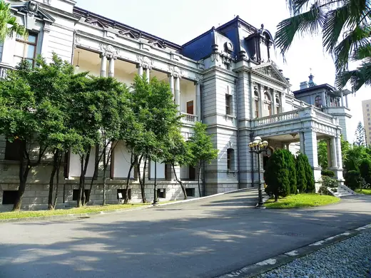 Photo 1: Exterior