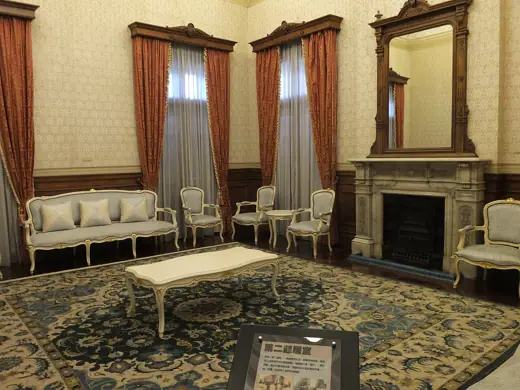 Photo 5: Interior