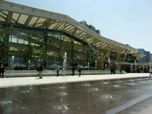 Photo 2: Exterior