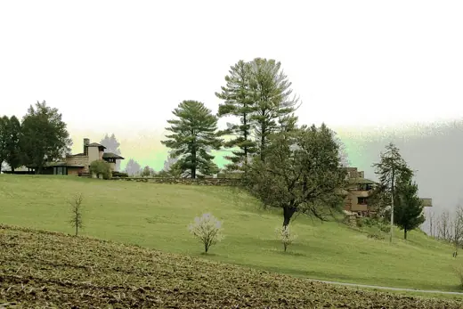 Photo 2: Exterior