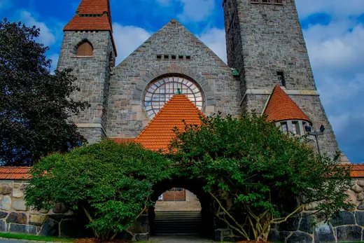 Photo 3: Exterior