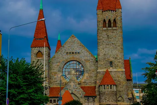 Photo 4: Exterior