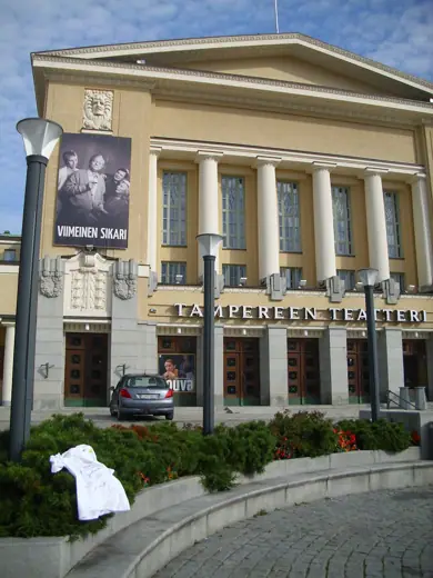 Photo 3: Exterior