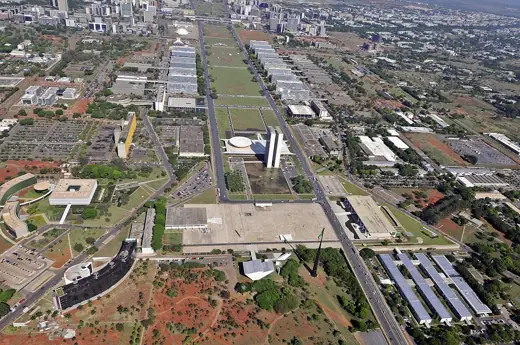 Photo 5: Context · Vista aérea da Esplanada dos Ministérios/Praça dos Três Poderes em Brasília