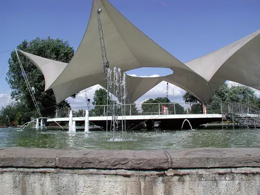 Photo 2: Exterior · Cologne, fountain at "Rheinpark"