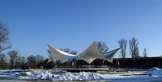 Photo 3: Exterior · Der Tanzbrunnen in Köln an einem Wintertag im Dezember 2010