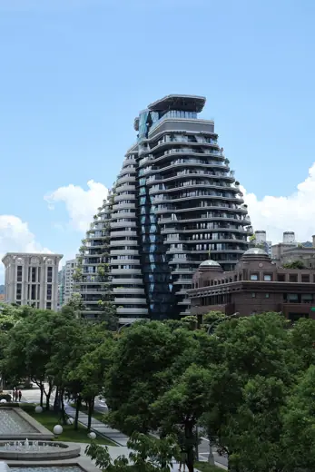 Photo 3: Exterior