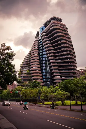 Photo 4: Exterior
