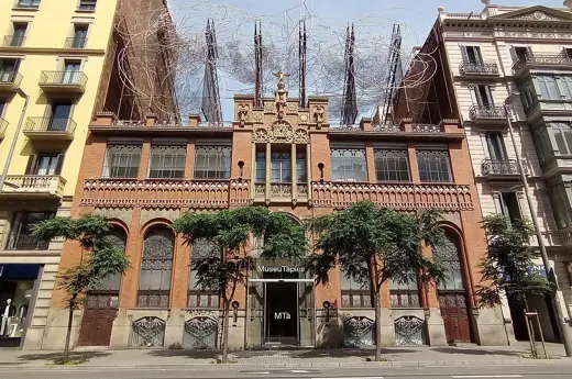 Photo 1: Exterior