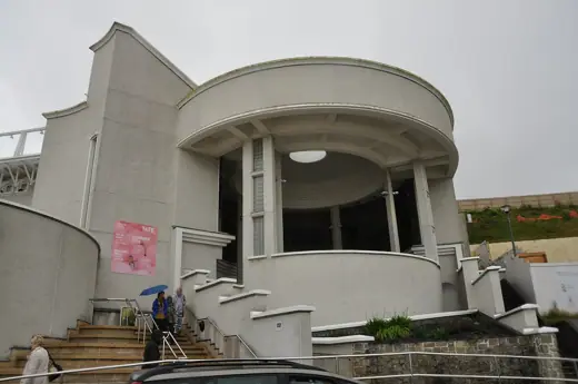 Photo 3: Exterior