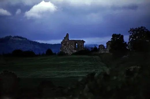 Photo 4: Exterior