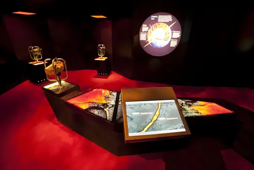 Photo 6: Interior