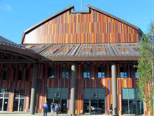 Photo 1: Exterior · Exterior (fachada) del Teatro del Lago en la ciudad de Frutillar , Chile 