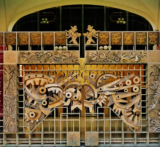 Photo 2: Exterior · Castle Square, Turin, Province of Turin, Region of Piedmont, Italy
