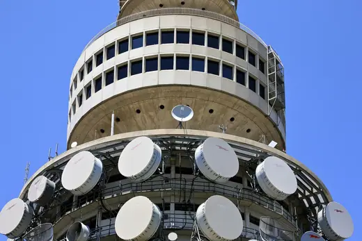 Photo 2: Exterior