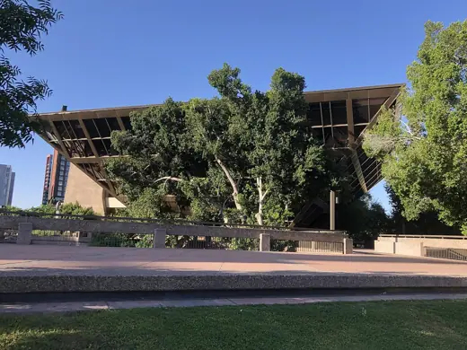 Photo 4: Exterior · Rathaus Tempe