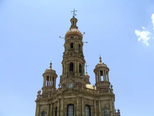Photo 2: Exterior