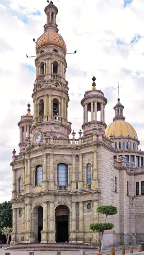 Photo 3: Exterior