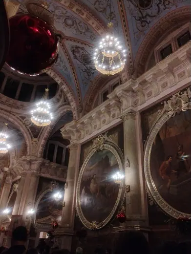 Photo 5: Interior