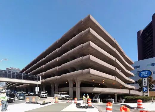 Photo 4: Context · Temple Street Parking Garage, Paul Rudolph, New Haven, Connecticut, Apr