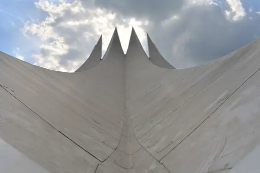 Photo 4: Exterior · Berlin, Tempodrom, part of the roof