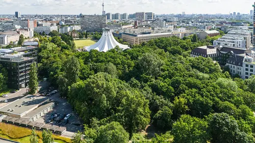 Photo 5: Context · Elise-Tilse-Park und Tempodrom, Berlin, Luftaufnahme