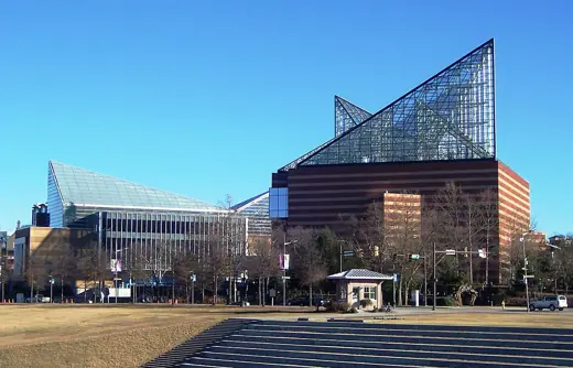 Photo 2: Exterior