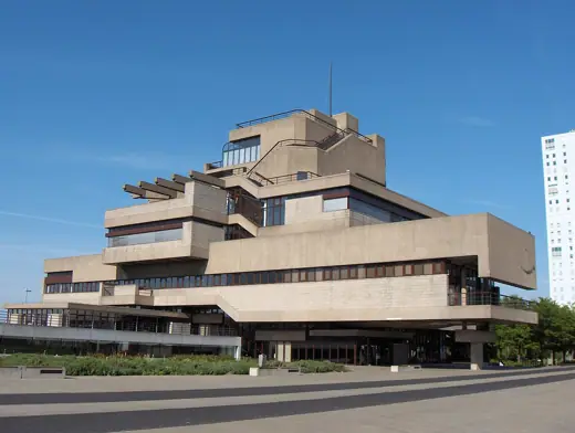 Photo 4: Exterior · Terneuzen (Niederlande), Rathaus, 1973 errichtet, Pläne: Van den Broek & Bakema