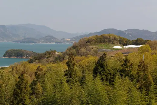 Photo 8: Context · Teshima