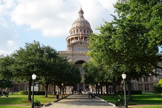 Photo 4: Exterior