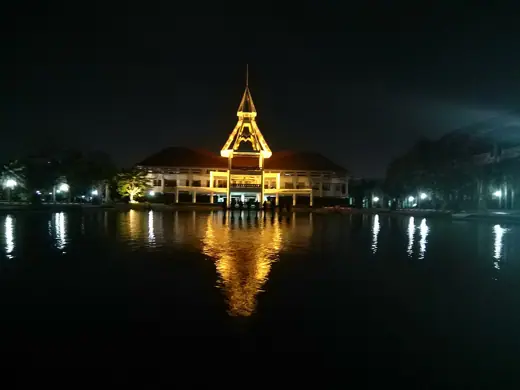 Photo 4: Exterior · Thammasat University pond view 2