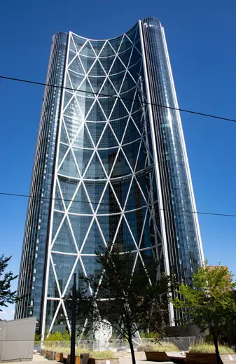 Photo 4: Exterior