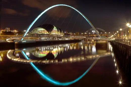 Photo 3: Exterior