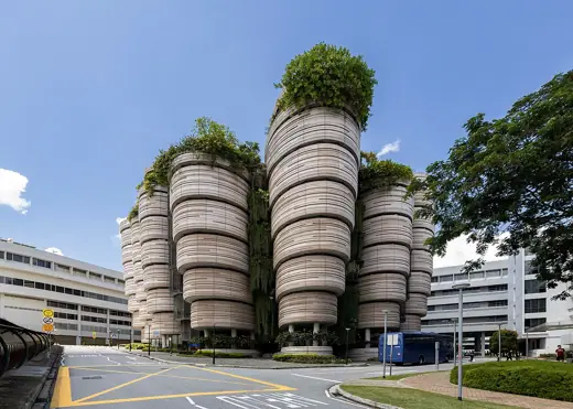 Photo 3: Exterior