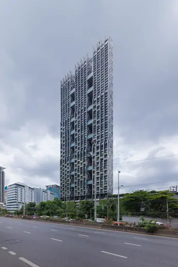Photo 2: Exterior · The Met Condominium, Sathon, Bangkok